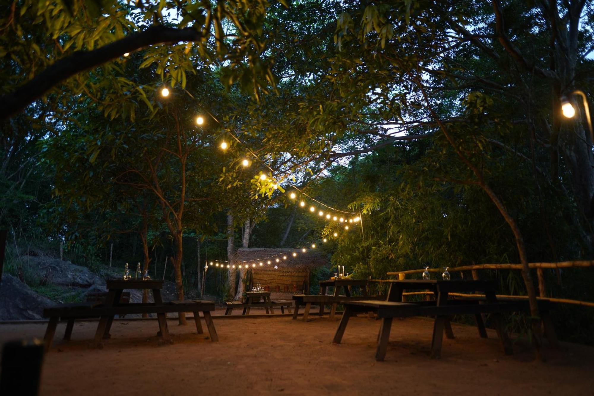 River Glamping By Gaga Bees Udawalawe Ngoại thất bức ảnh