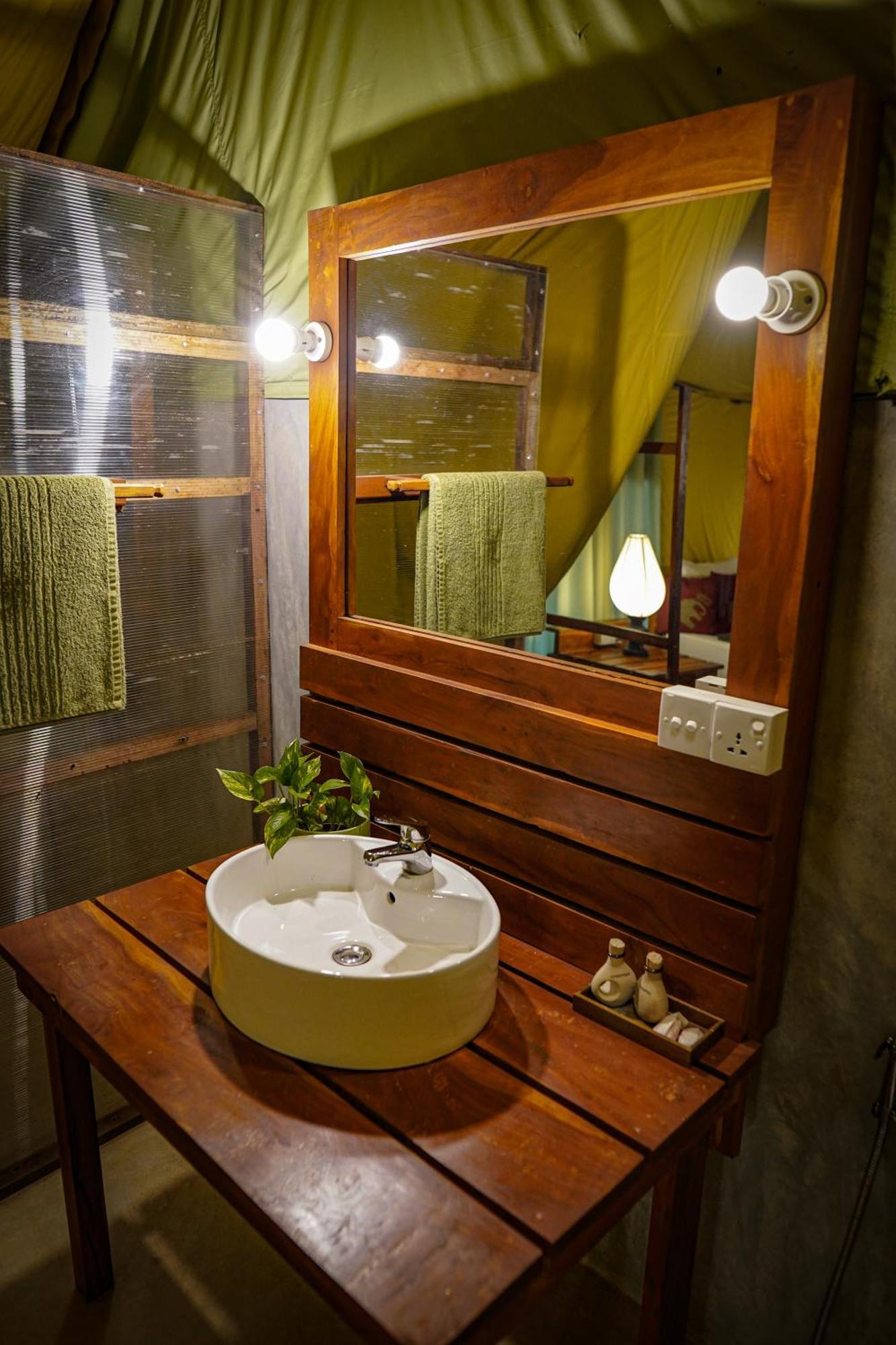 River Glamping By Gaga Bees Udawalawe Ngoại thất bức ảnh